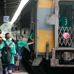 Students run to catch a train as it pulls up of Bangkok's Hualamphong Train Station. -- CAROLINE CHIA/THE STRAITS TIMES 